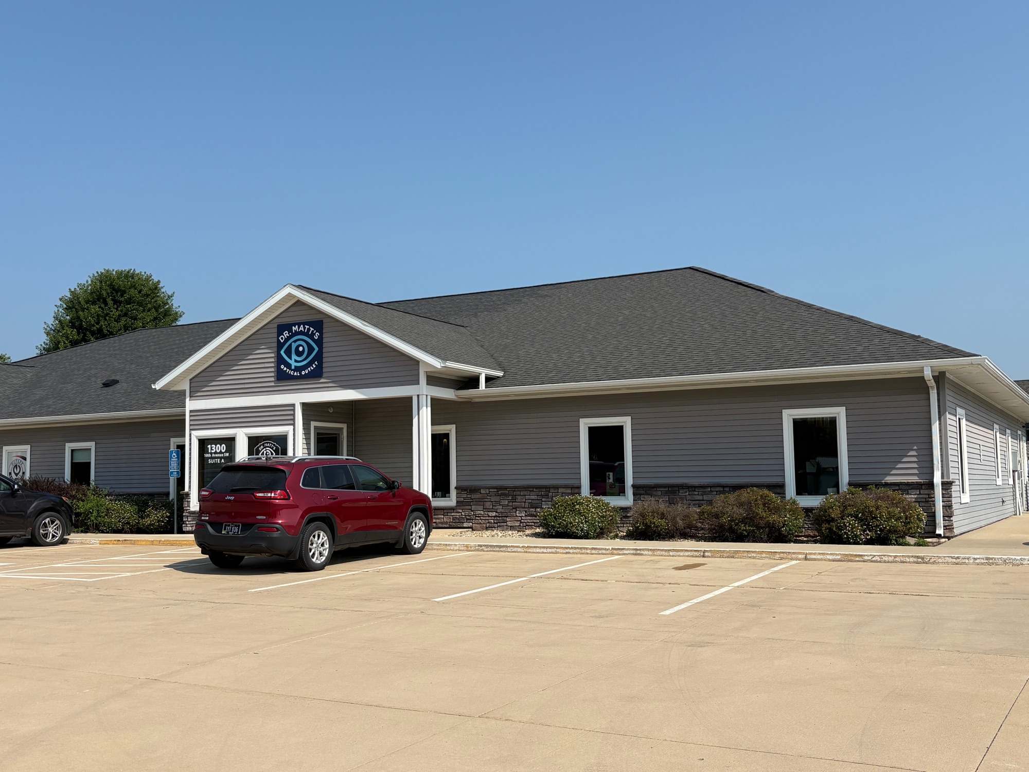 Dr Matt's Optical Outlet storefront at 1300 10th Avenue SW in Waverly